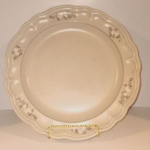 VTG- Pfaltzgraff Silver Heirloom 8 Dinner  Plates